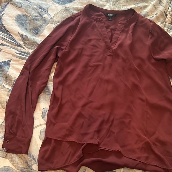 Simply Vera Vera wang flowey maroon top - Picture 2 of 5